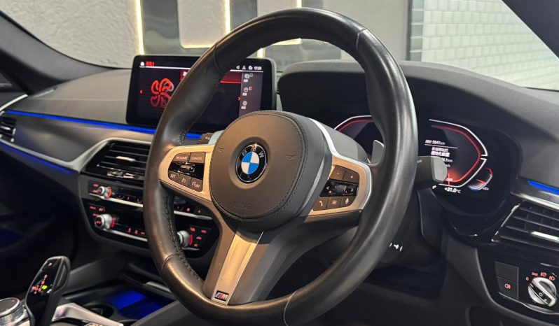 
								2021 BMW 520I M SPORT 滿									