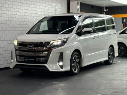 2017 TOYOTA NOAH DELUXE FACELIFT