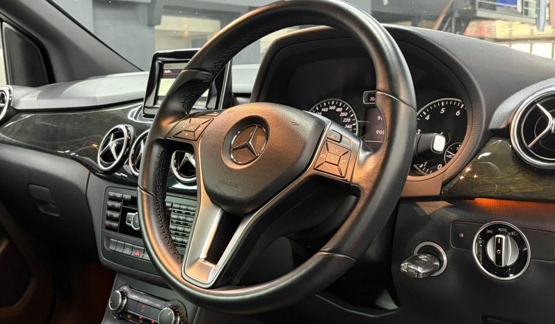 
								2013 MERCEDES BENZ B200 滿									