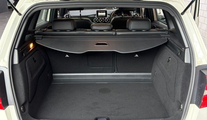 
								2013 MERCEDES BENZ B200 滿									